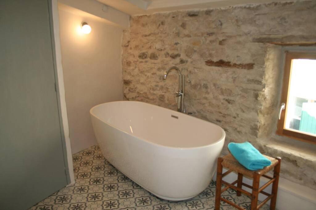 Character Filled House Overlooking The River Cesse Bize-Minervois Exterior photo